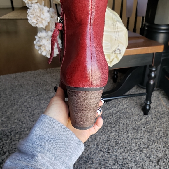 New! Frye & Co Allister Zip Bootie Cherry size 6 - Picture 10 of 15